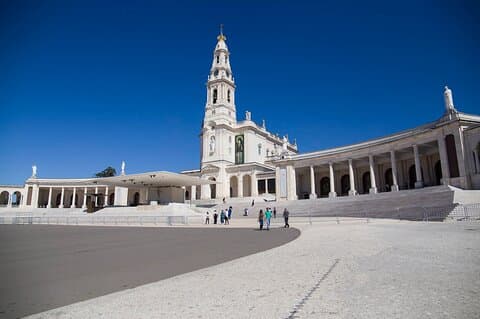 Rundtur privat transfer til Fátima og Batalha fra Lissabon