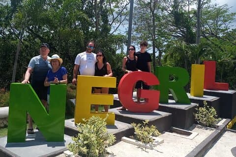 Privat lufthavnstransport til Negril fra Montego Bay med lokal guide