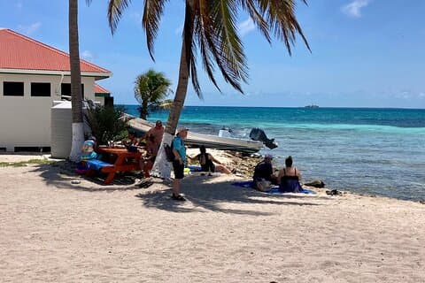 Goff's Caye strand en snorkelen