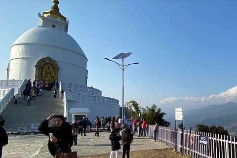 Stupa de paz mundial de medio día de Pokhara