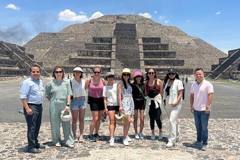 Private Teotihuacan og Tequila Tasting Tour.