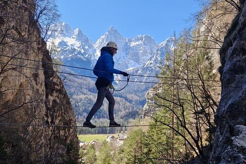 Via-Ferrata i den vilda ravinen