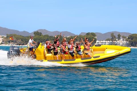 1 heure d'adrénaline et d'aventure en hors-bord à Alcúdia