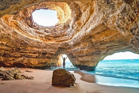 Excursión completa a las cuevas de Benagil al amanecer