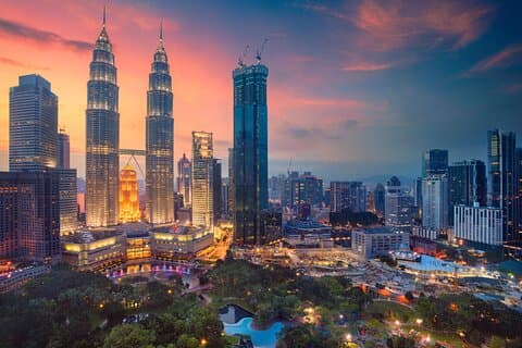 Excursão a Kuala Lumpur: Petronas Twin Towers observa o deck e as cavernas de Batu