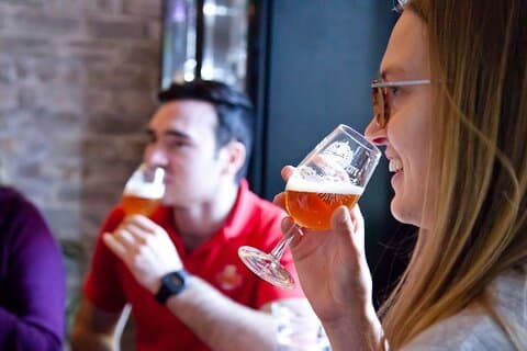 Edimburgo: tour a piedi di pub e storia con degustazione di birra
