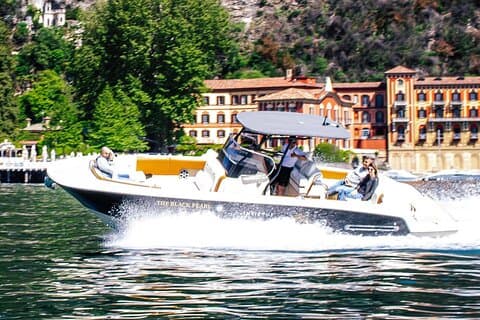 4H Crucero por el Lago de Como: Bellagio y Varenna en yate auxiliar