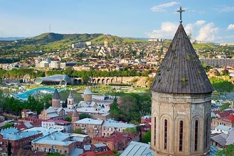 Tour privato a piedi personalizzato con una guida locale a Tbilisi