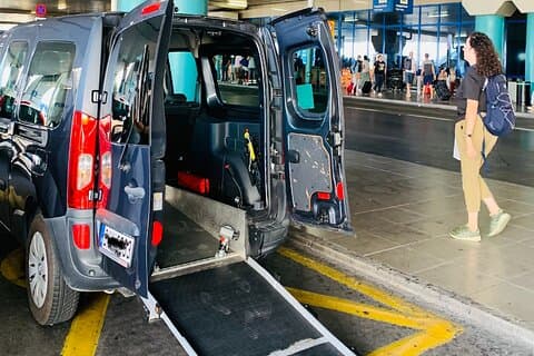 アテネ空港から市内までの車椅子対応送迎