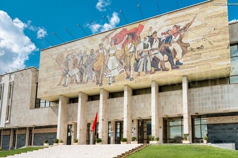 Locais de comida e comunismo em Tirana - 1 dia