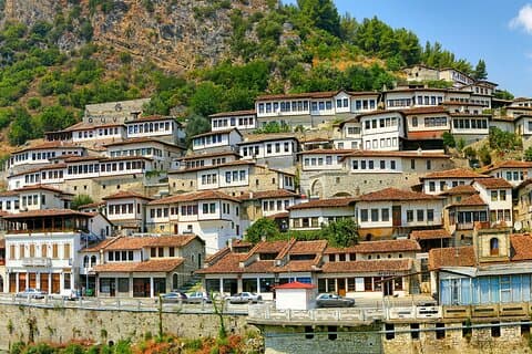 Berat stad UNESCO tur, slottet och Belshi sjön- Från Tirana