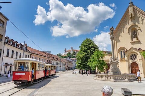 Excursão a pé pela cidade de Bratislava com ingresso para o castelo