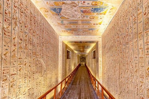 ルクソール西岸寺院と墓を巡る終日ツアー（プライベートツアー）