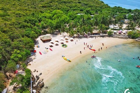 ニャチャン:美しい島々への旅行とシュノーケリング