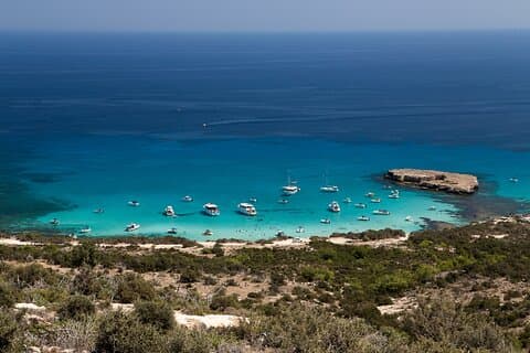 Tour combinado de surf y césped de día completo en jeep y barco desde Paphos