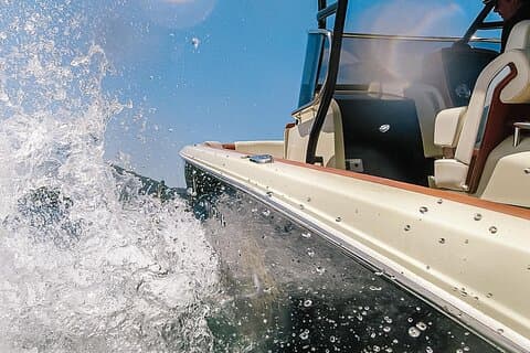 Crucero privado 2H en el lago de Como Tender Yacht Invictus 9 pax