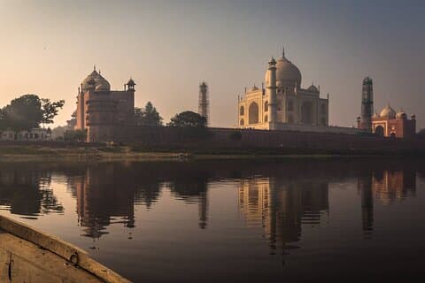 Von Delhi: All-Inclusive-Taj Mahal- und Agra-Tour mit dem Expresszug