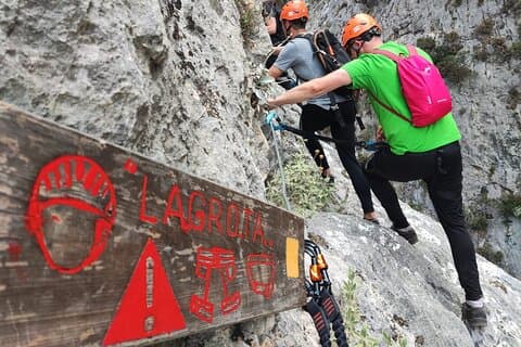 Privat La Grota Via Ferrata klatre med utstyr fra Athen