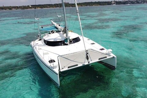 Alquiler privado de catamarán de 7 horas / 46 pies desde Cancún a Isla Mujeres