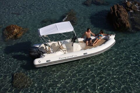 Location de cheveux Tempest 600 sur la côte de Baunei (max. 8 pax)