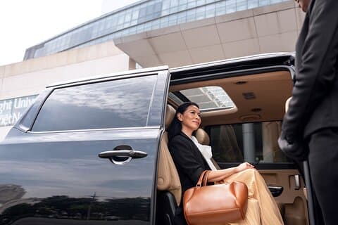Taxi dall'aeroporto di Parigi Charles de Gaulle a Parigi in minivan privato.