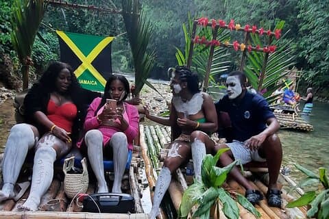 River Rafting Limestone Massage och Shopping Tour i Montego Bay