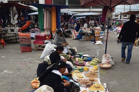 Privétour van een hele dag van Quito naar de inheemse markt van Otavalo