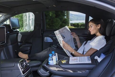 Transfert privé à l'arrivée de Bruxelles à Amsterdam en voiture de luxe