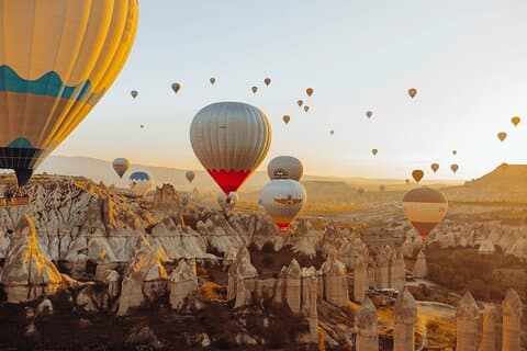 Zonsopgang Goreme Valley heteluchtballonvlucht