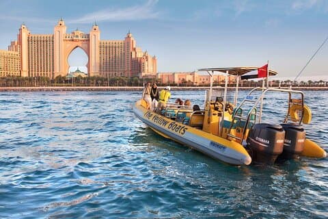 Excursion en bateau jaune Dubaï avec option de transfert
