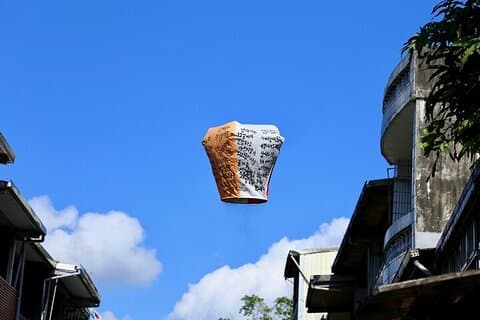 [Mest populär! 8 timmars charter till detta pris!] Bo i Jiufen i 3 timmar & Shifen Old Town - Sky Lantern Experience & Taiwan version av Niagara Falls / Shifen Waterfall