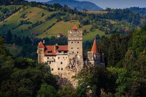 Private Tour in Bran Castle, Peles Castle, and Brasov