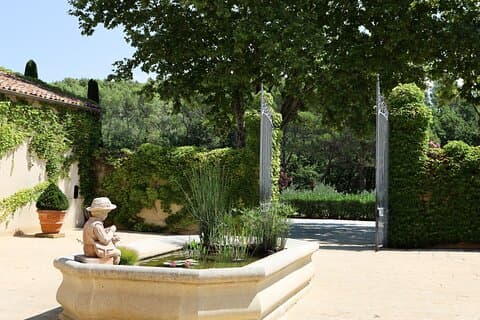 Die Weine des Luberon, das Château de Lourmarin & das Olivenöl Bastide du Laval