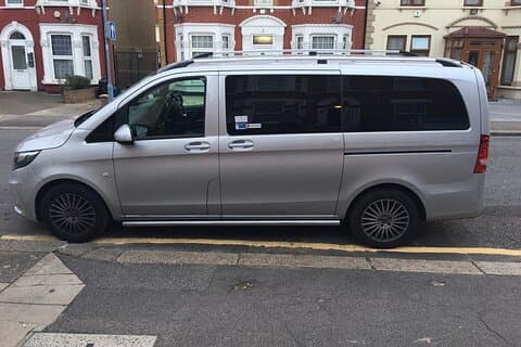 One Way Taxi Transfer from Gatwick Airport to Luton Airport