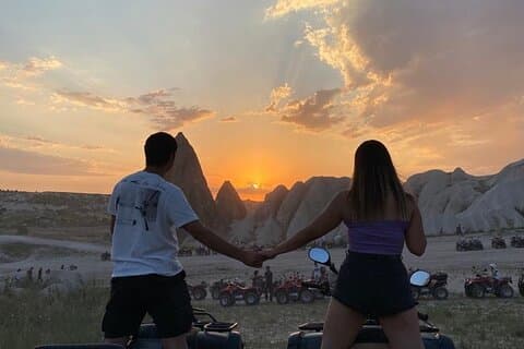 Tour en cuatriciclo al atardecer en Capadocia