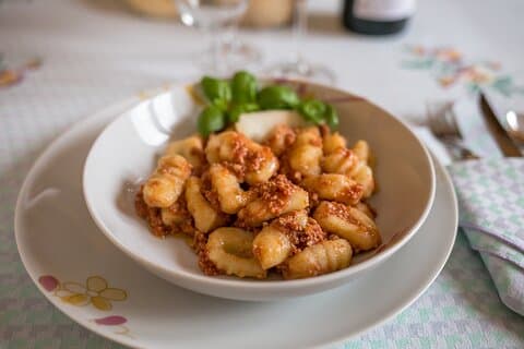 Cesarine: jantar de 3 pratos e experiência de harmonização de vinhos em Langhe