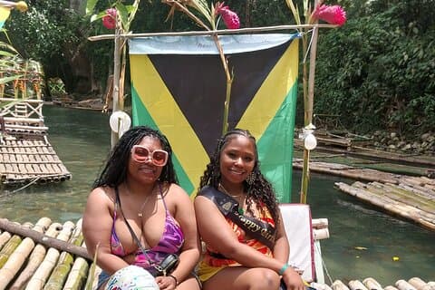 Privat Bamboo River Flotte med kalkstensmassage i Montego Bay