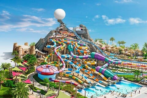 Yas WaterWorld mit privatem Transport & Mittagessen