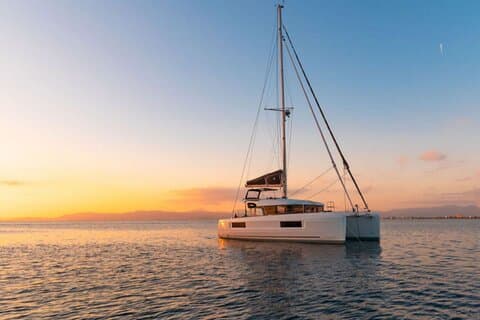Privat solnedgångstur med katamaran: Archipelago La Maddalena