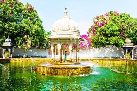 Tour del Triangolo d'oro di 8 giorni con Udaipur {Tour di Delhi Agra Jaipur Udaipur}
