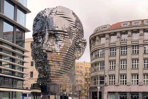 Seguindo Franz Kafka: um tour de áudio autoguiado em Praga