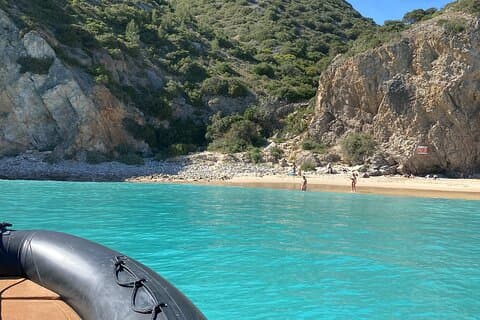 Båttaxi till Ribeiro do Cavalo Beach lämnar Sesimbra