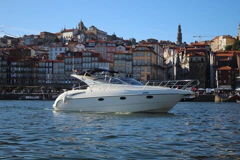 Port : 6 Bridges Private Yacht Cruise with Local Wine & Snacks