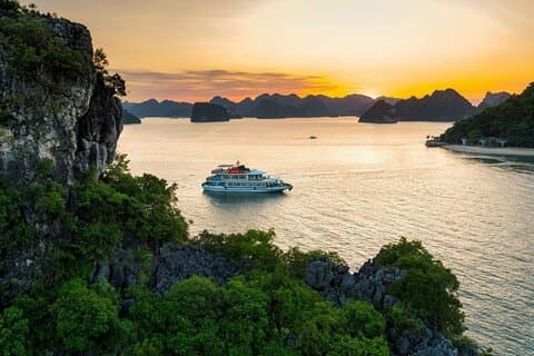 HALONG LUXE DAGTOCHT 5 STERREN op LUXE CRUISE