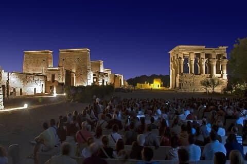 Visite nocturne privée : spectacle son et lumière magique au temple de Philae