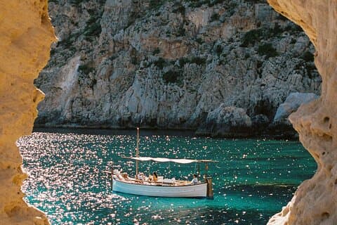 Tour privato al tramonto di 2 ore di Cala Conta con Cava