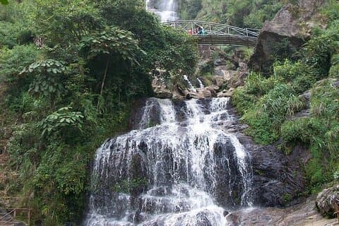 Visite de 6 heures des cascades et des villages tribaux à Sapa, au Vietnam.