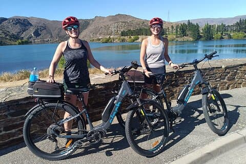 Location de vélos sur la piste cyclable du lac Dunstan avec navette de luxe aller-retour