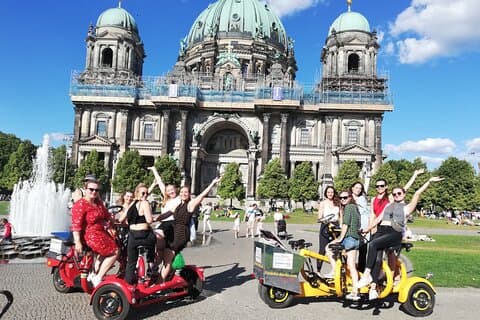 Berlin : Guided Private Sightseeing Tours with Funbikes, Teambikes