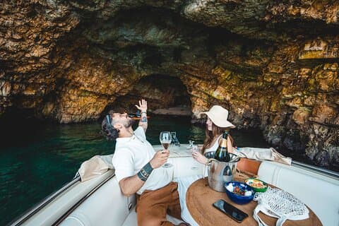 Polignano a Mare : Excursion en bateau privé avec champagne - 2 heures